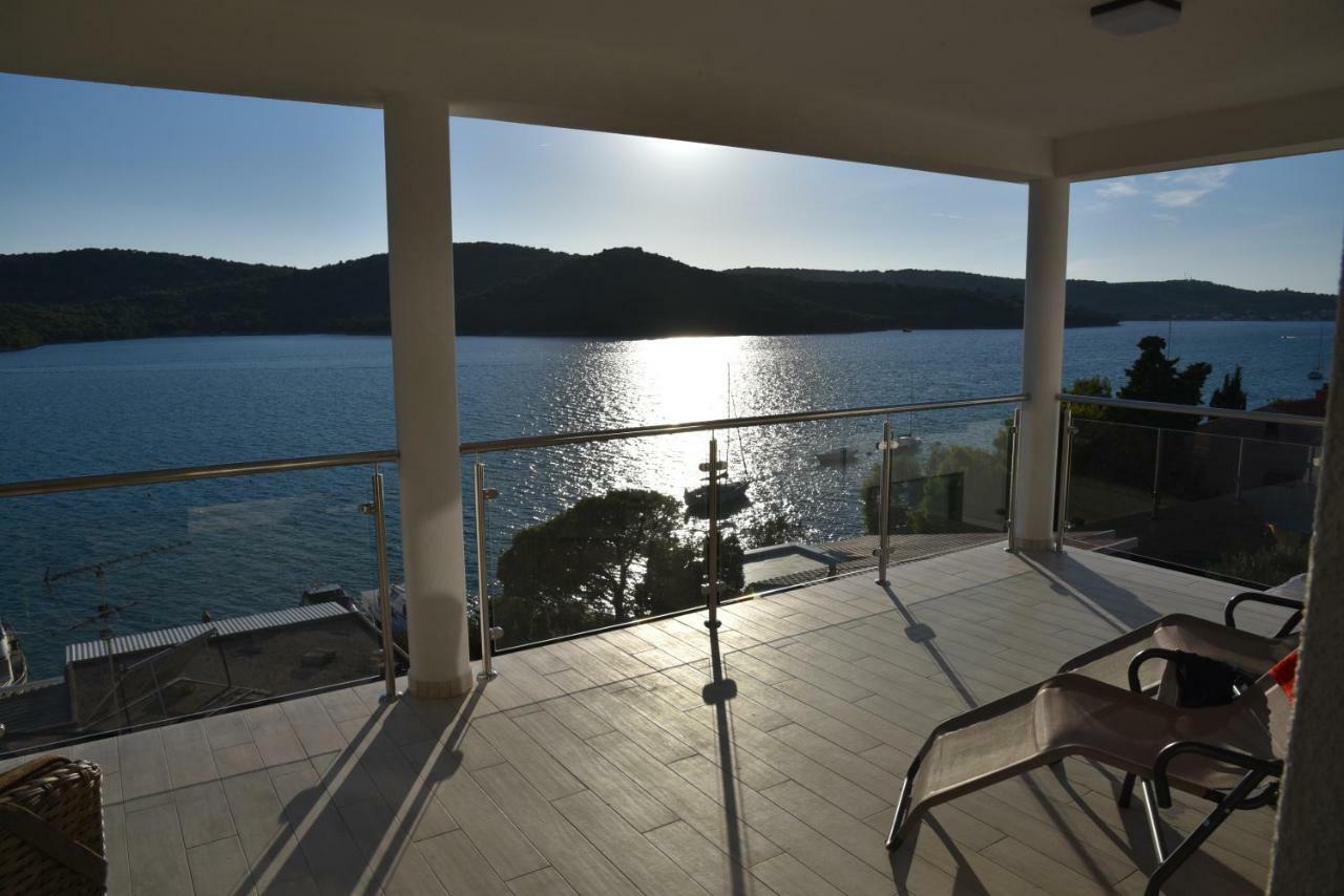 Villa Pina Tisno Exterior photo